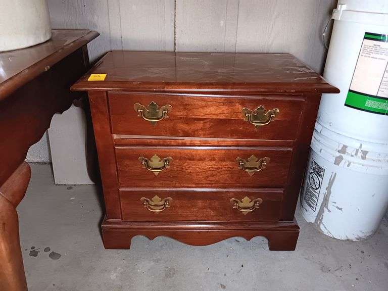 Broyhill Wooden 3 Drawer Dresser Stand