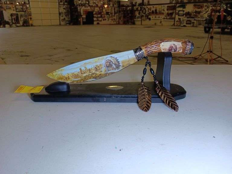 Chieftain Novelty Dagger 8" Blade with Stand