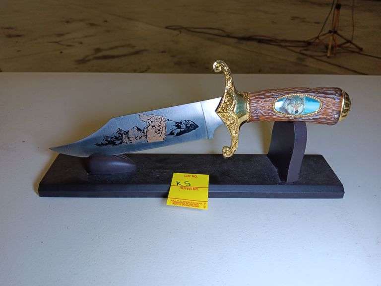 Wolf Dagger 7" Blade with Stand