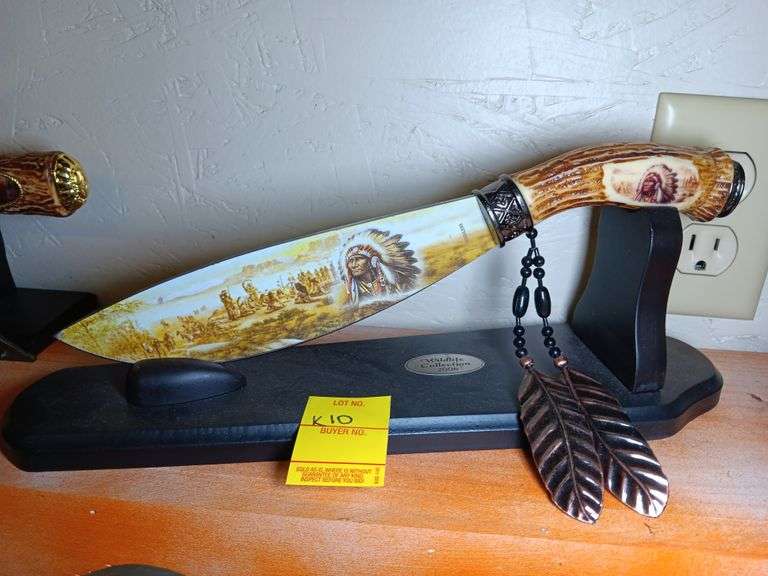 Chieftain Novelty Dagger 8" Blade with Stand