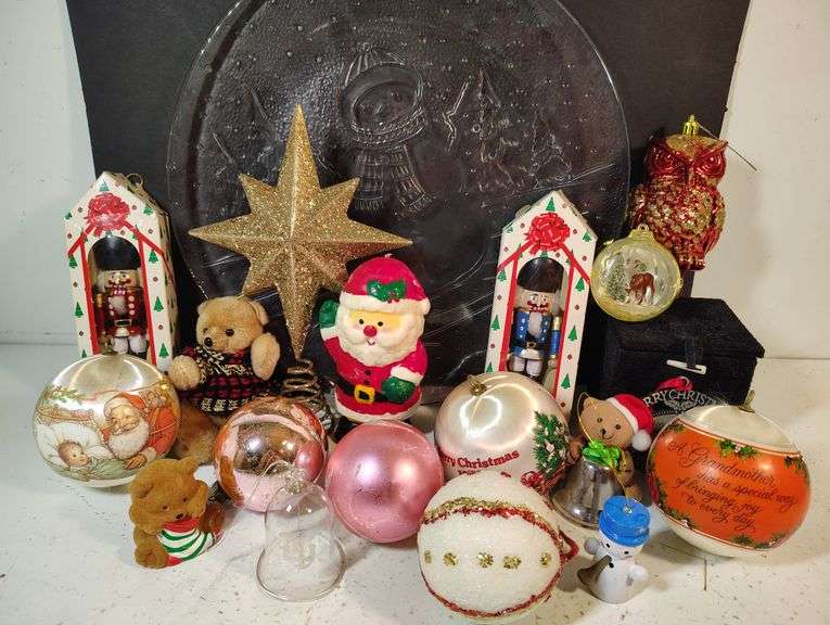 Christmas Plate and Assorted Decor