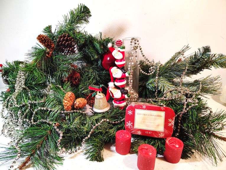 Garland Cinnamon Candles & Climbing Santa