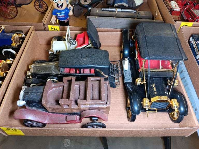 Metal Car Shaped Radio, Plastic Model Car, Wood Model Car, and Plastic 238/438 Oldtimer Car Décor