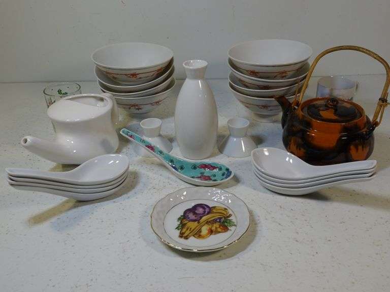 25 pc Ramen Set 8 bowls & 8 Spoons, 2 Teapots, 2 Candlestick Holders & Shot glasses