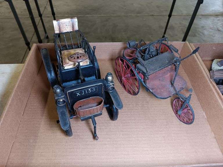 (1) Metal Car Décor and (1) Metal Tricycle Décor