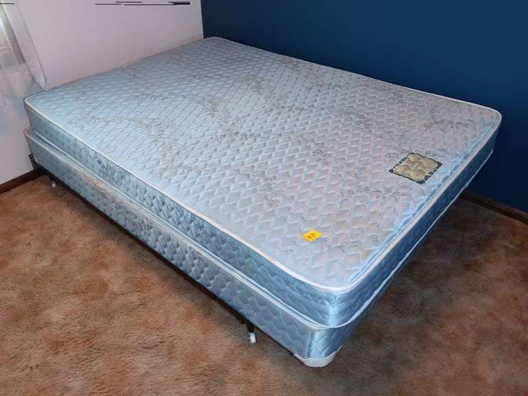 Full Size Bed: Mattress, Boxspring, and Frame