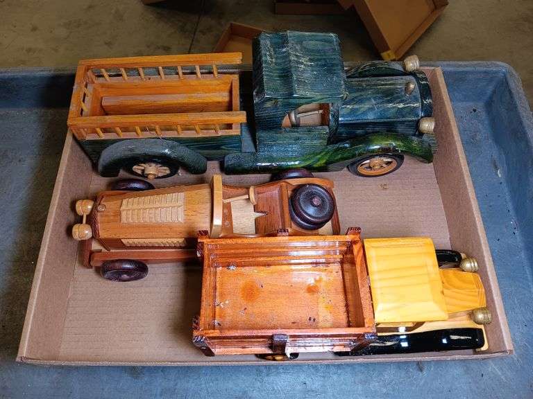 (2) Wooden Truck Décor and (1) Wooden Car Décor