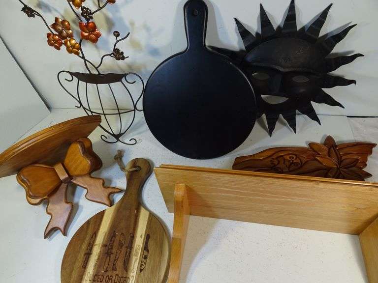 2 Wooden Shelves & 5 Wall decor