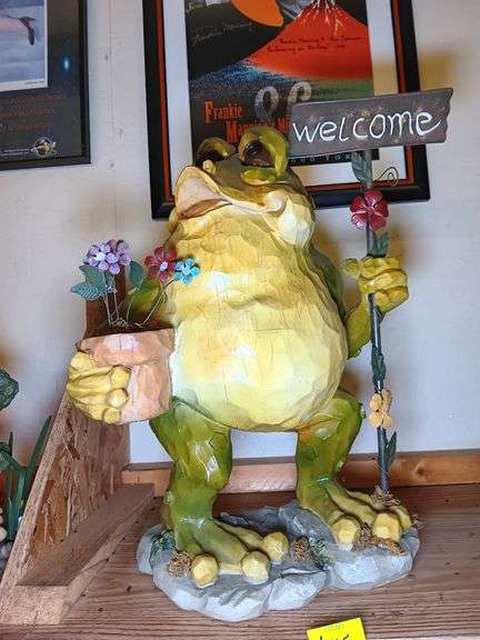 Frog Holding Flowers & Welcome Sign Statue