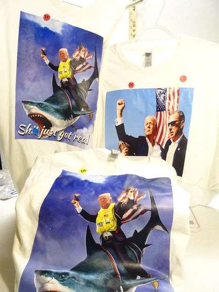 3 TRUMP Tee-shirts: 2  2XL and 1 3XL