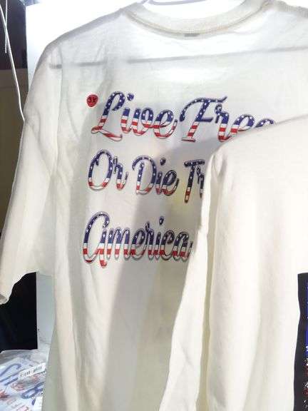 3 TRUMP Tee-shirts: 2  2XL and 1 3XL