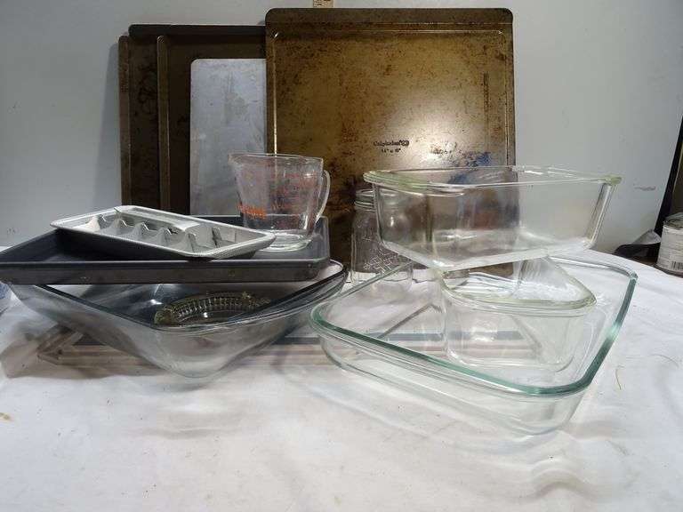 ASST Baking Sheet, Measuring Cup, Baby Mason Jar, 2 LG Pyrex, 2 Meatloaf Pans & Red Lion Ashtray