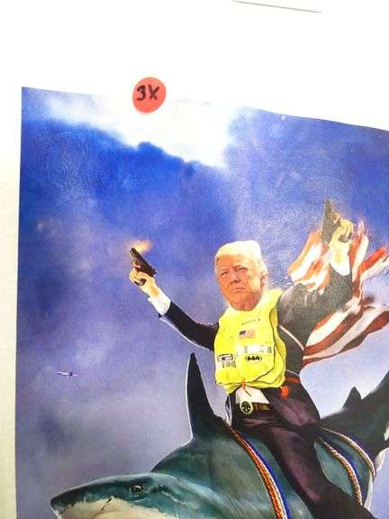 3 TRUMP Tee-shirts: 2  2XL and 1 3XL