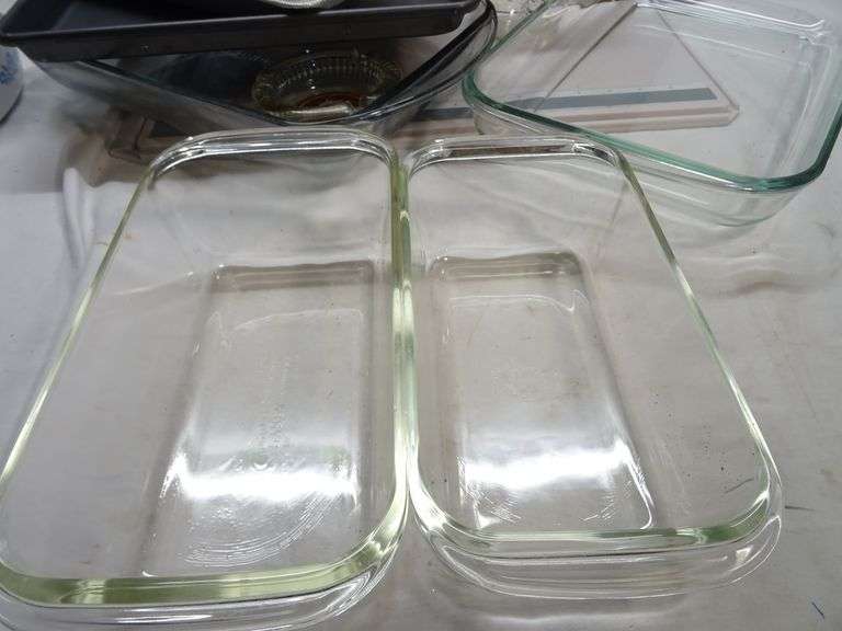 ASST Baking Sheet, Measuring Cup, Baby Mason Jar, 2 LG Pyrex, 2 Meatloaf Pans & Red Lion Ashtray