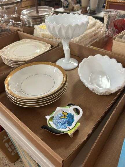Milk Glass Bowls, (5) Le Roi 18K Gold Rimmed Bowls, and (2) Teabag Plates