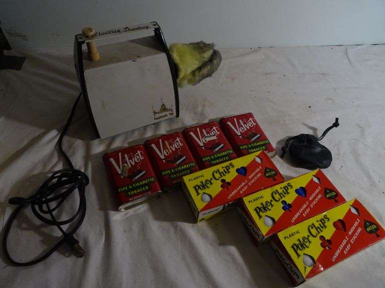 Vintage electric shoe shine buffer poker chips and cigar containers