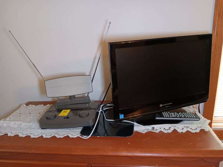 Element 19" TV with Radio Shack Antenna