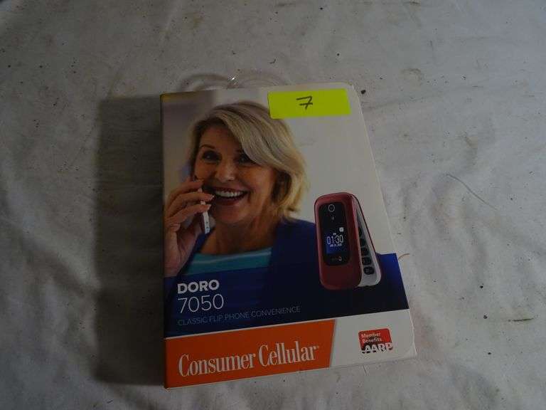 Doro 7050 flip phone new