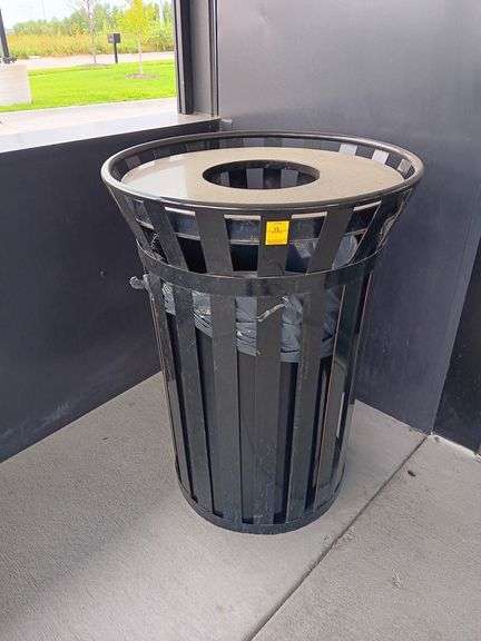 Outdoor Patio Metal Trashcan 27 x 36