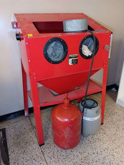 Central Pneumatic 40lb Capacity Floor Blast Cabinet with Accessories