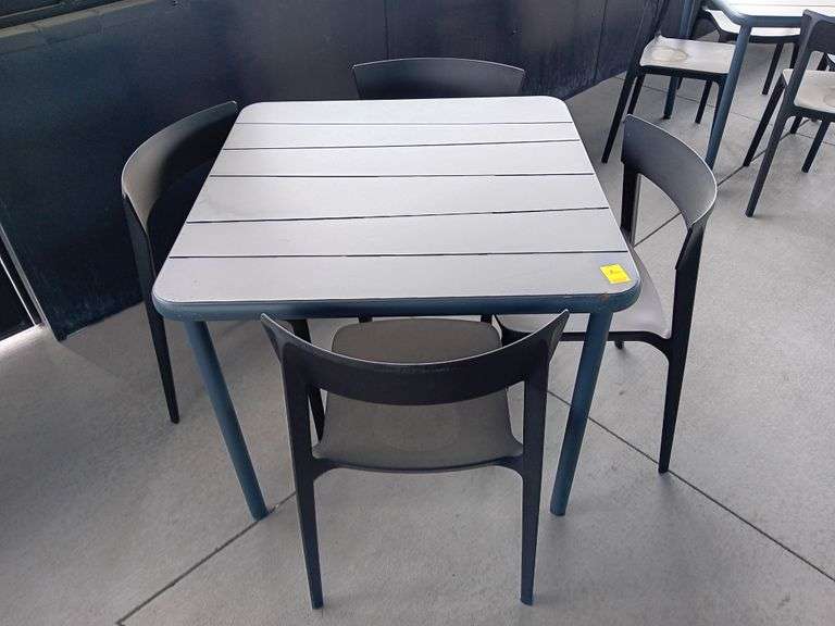 Metal Patio Table with (4) Plastic Chairs 35 x 35