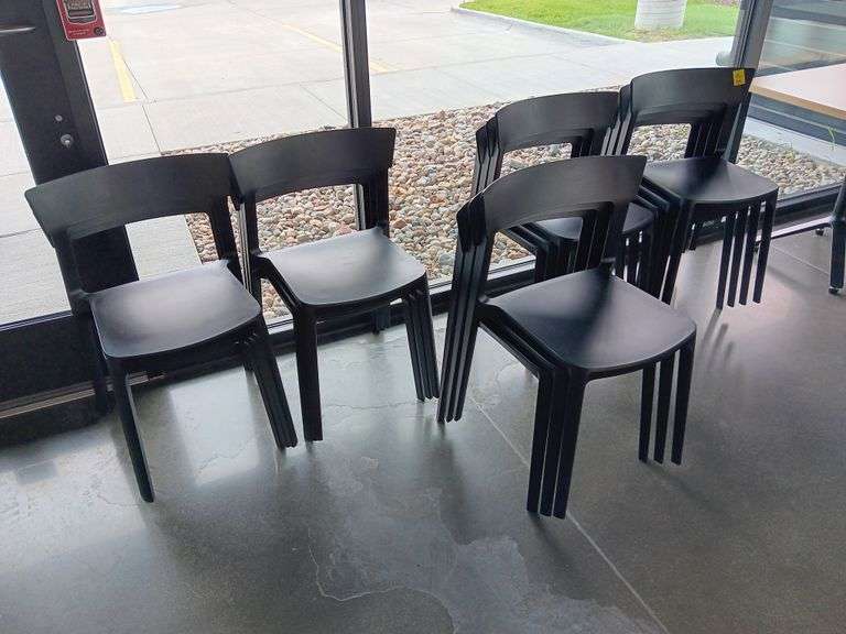 (16) Plastic Restaurant Chairs Sits 18"