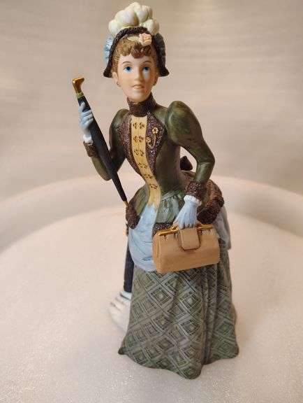 Avon Figurine Presidents Award Mrs Albee, Lady In Green With Doctor Bag