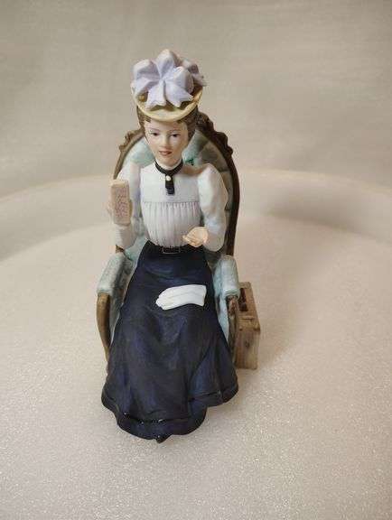 Avon Figurine Presidents Award Mrs Albee, Lady Sitting In Chair