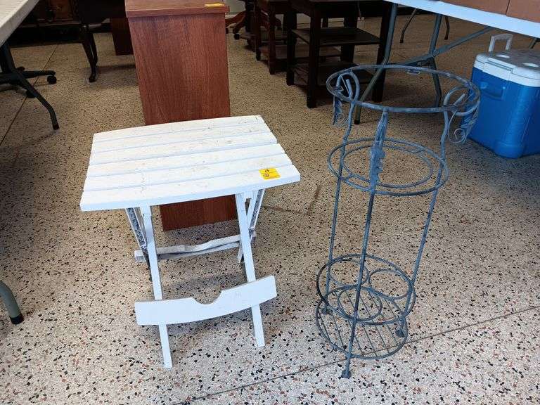 Plastic Patio End Table and Metal Plant Stand