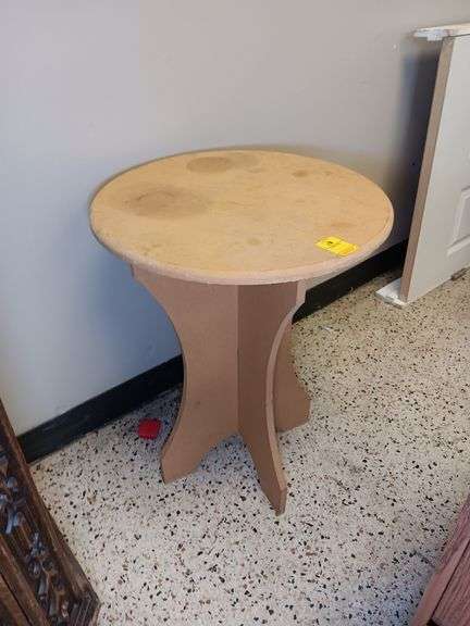 Round Wooden Plant Table 20 x 26