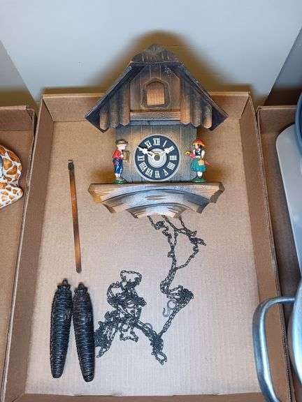 Wooden Cuckoo Clock (needs repairs)