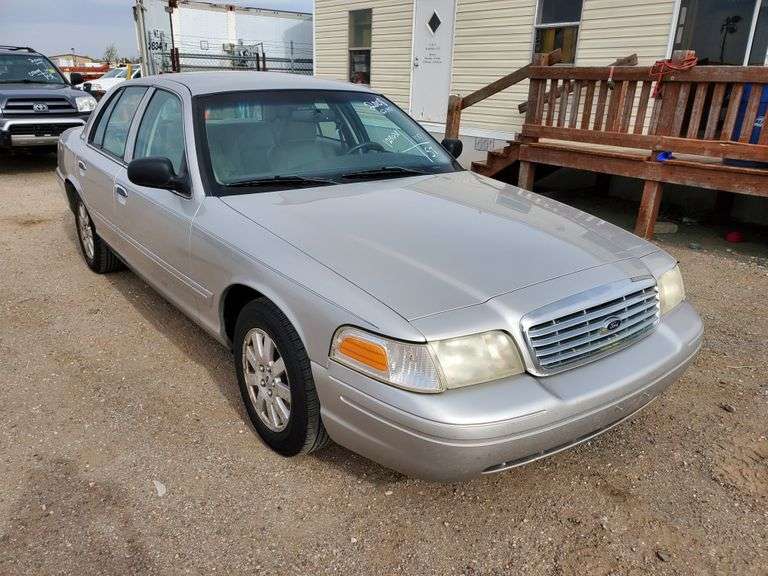 2008 Ford Crown Victoria LX Sedan 4D