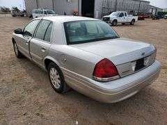 2008 Ford Crown Victoria LX Sedan 4D