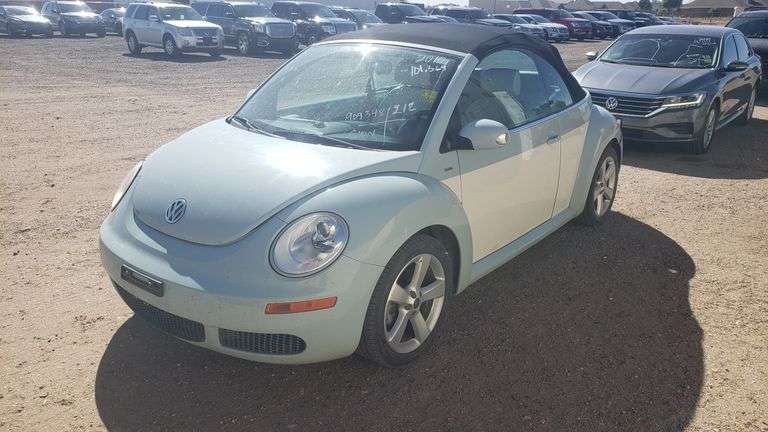 2010 Volkswagen New Beetle Final Edition Convertible 2D