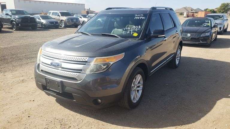 2015 Ford Explorer XLT SUV 4D