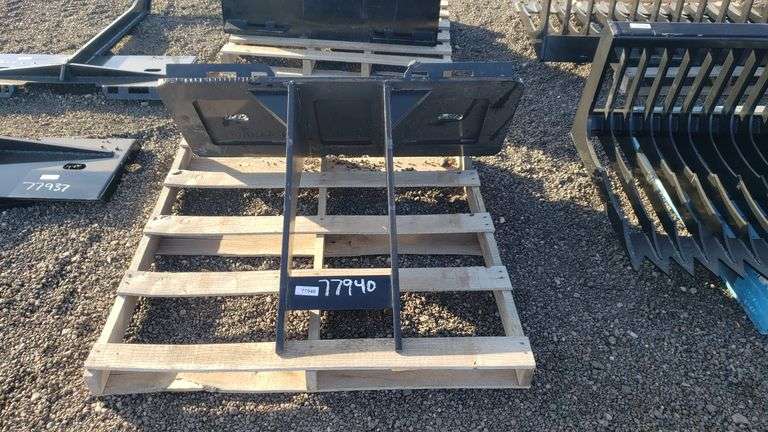 Rock Digger Skeleton Stump Bucket