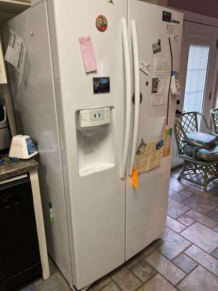 Samsung RS261 Series: White Refrigerator