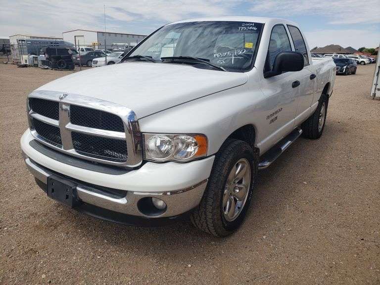 2004 Dodge Ram 1500 ST Quad Cab 4D