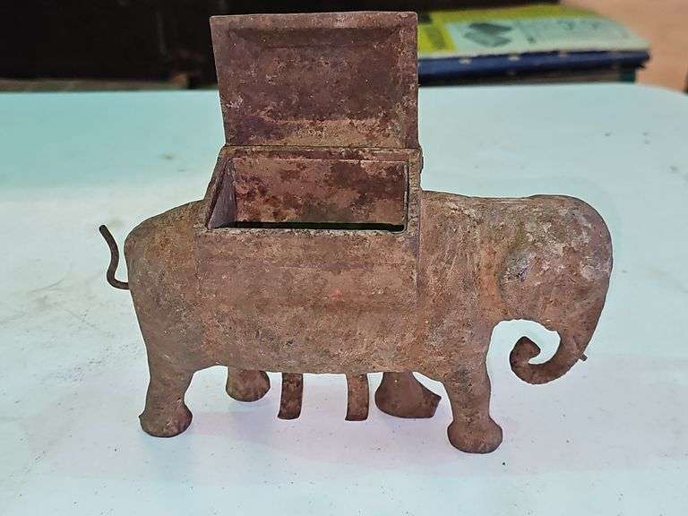 Cast Iron Cigarette/Tobacco Rolling Elephant