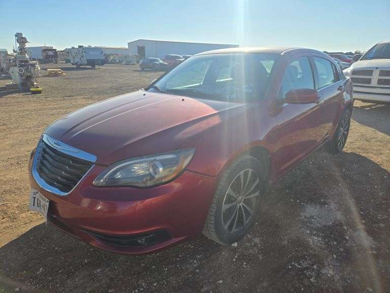 2013  Chrysler  200 Touring  Sedan 4D