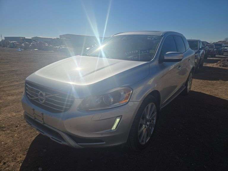 2015  Volvo  XC60 T6 Platinum  SUV 4D