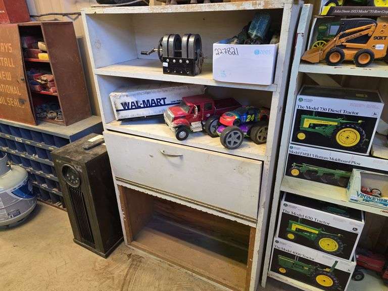 4' x 2' 5" Wood Cabinet