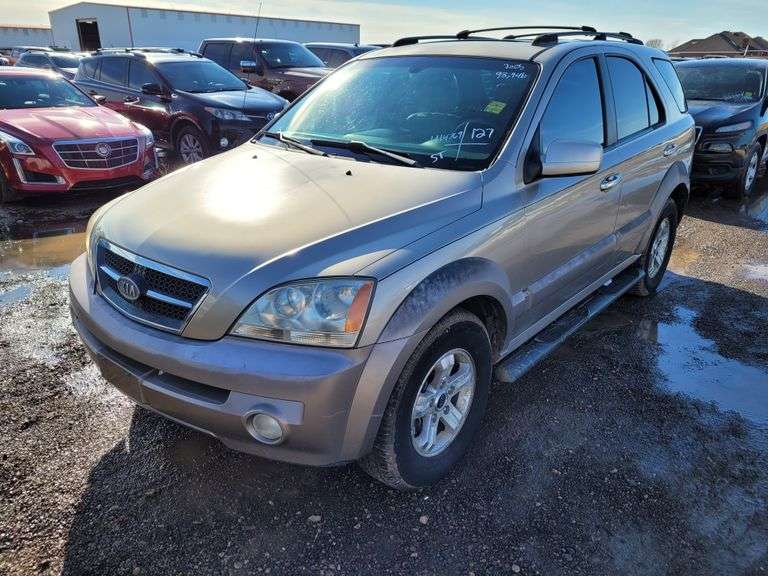 2005  Kia  Sorento LX  SUV 4D