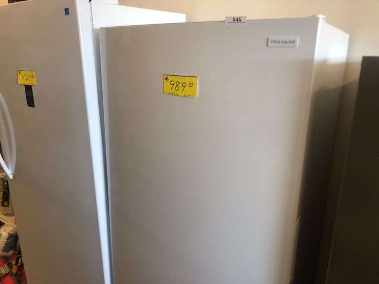 Frigidaire model FFUE2022AW Upright Freezer 20 Cubic Ft 325/8" x 281/4" x 713/4"