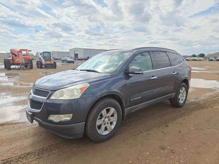 2009  Chevrolet  Traverse LT  SUV 4D