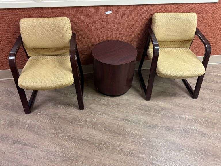 2 Chairs w/Side Table
