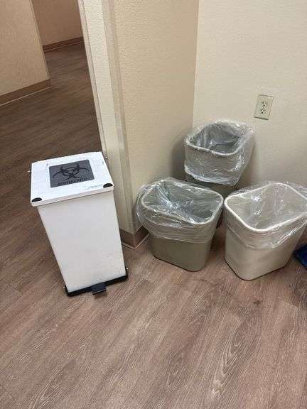 4 Trash Bins