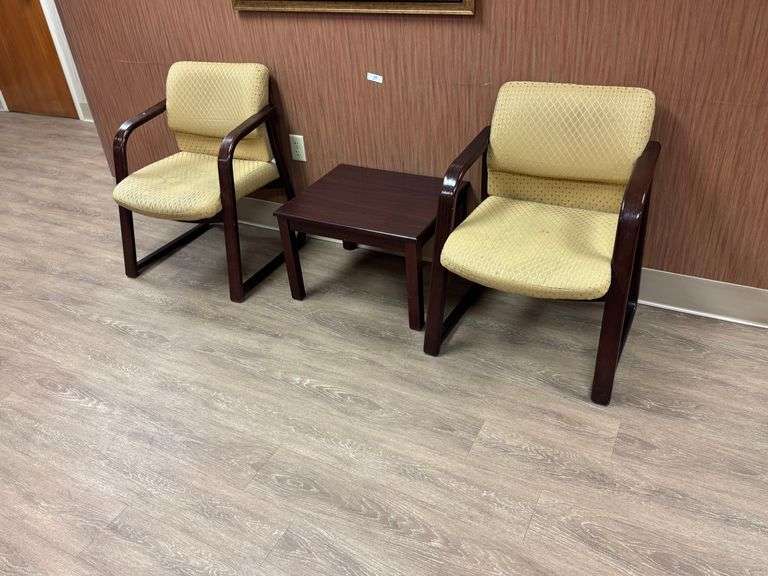 2 Arm Chairs w/side table
