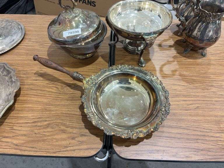 Serving bowls and pan