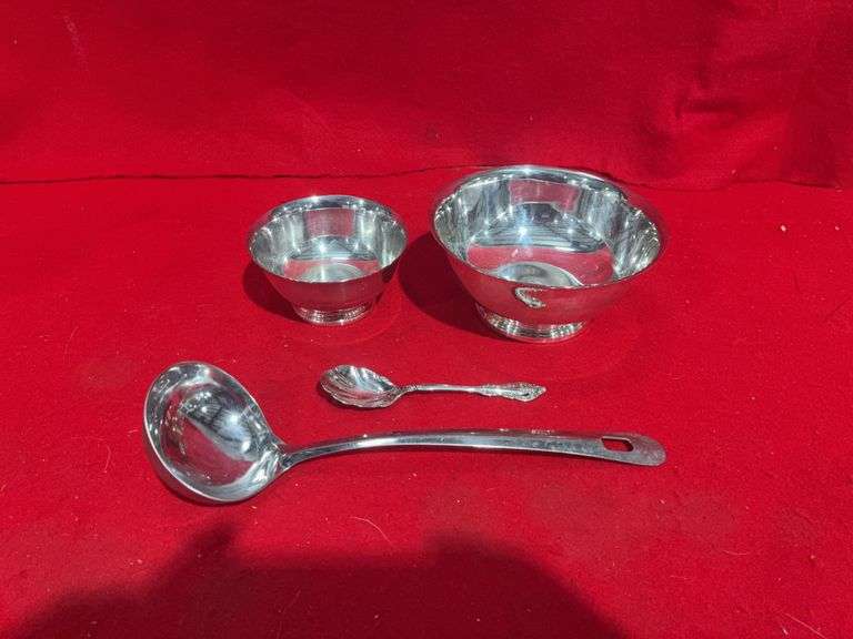 Serving Bowls & Spoons